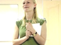 2016-05-24 22h02m20 - Laura met attenties voor  Jan en Ton - Ans Joustra